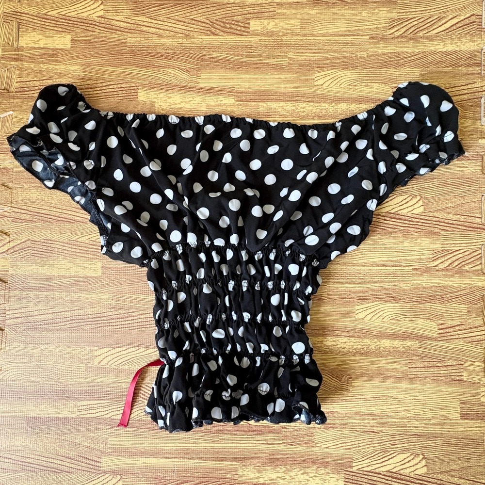 Black White Polka Dot Smocked Off Shoulder Crop Top Sz XS-S - Picture 4 of 7